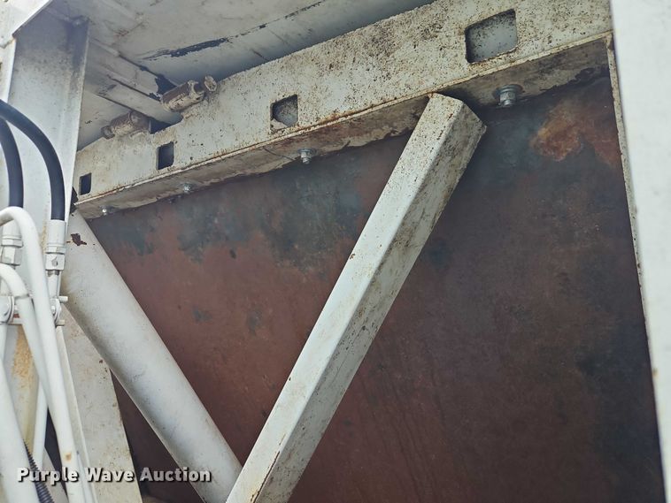 image for item EJ0099 2001 Isuzu NPR/NPR-HD refuse truck