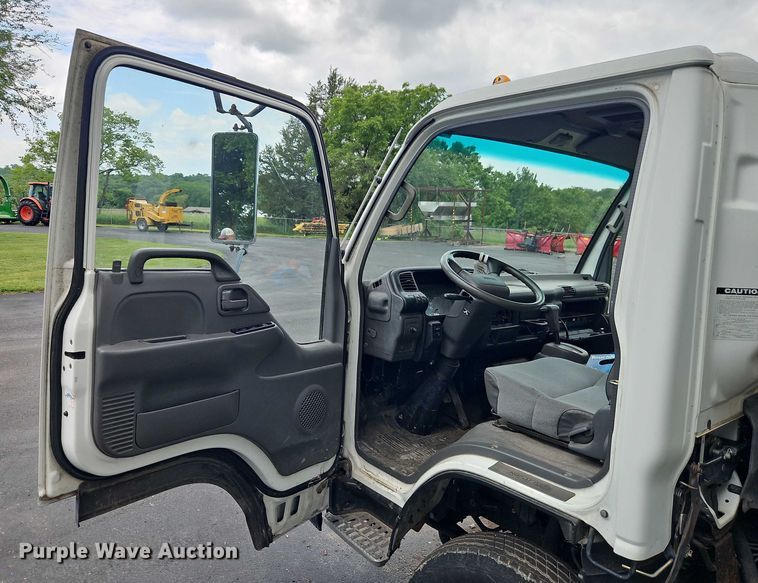 image for item EJ0099 2001 Isuzu NPR/NPR-HD refuse truck