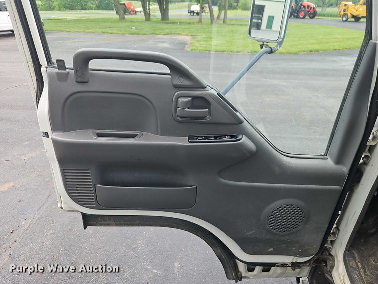 image for item EJ0099 2001 Isuzu NPR/NPR-HD refuse truck