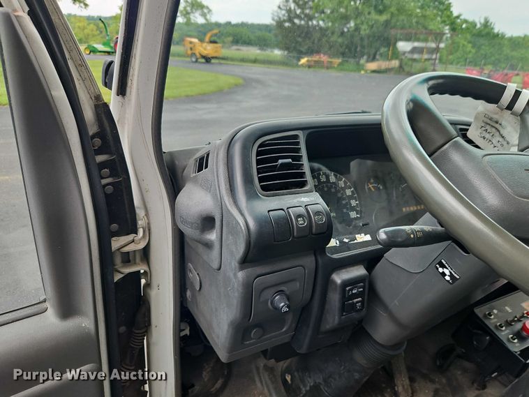 image for item EJ0099 2001 Isuzu NPR/NPR-HD refuse truck