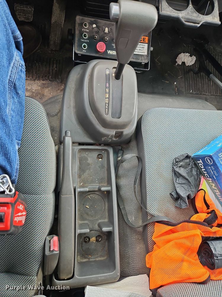 image for item EJ0099 2001 Isuzu NPR/NPR-HD refuse truck