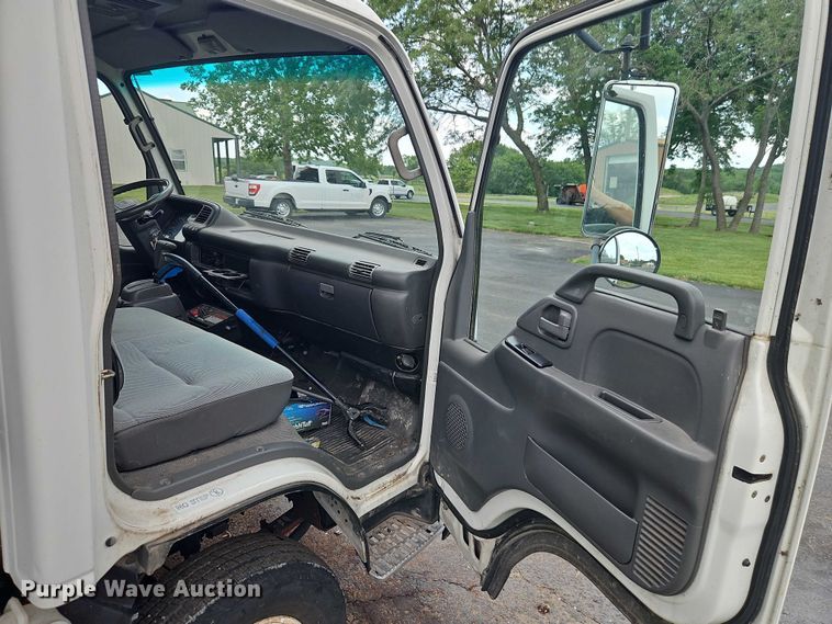 image for item EJ0099 2001 Isuzu NPR/NPR-HD refuse truck