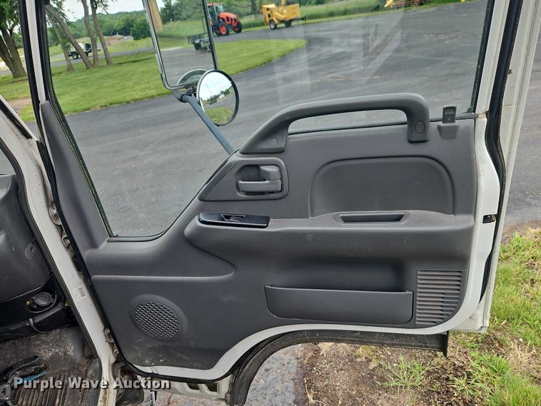 image for item EJ0099 2001 Isuzu NPR/NPR-HD refuse truck