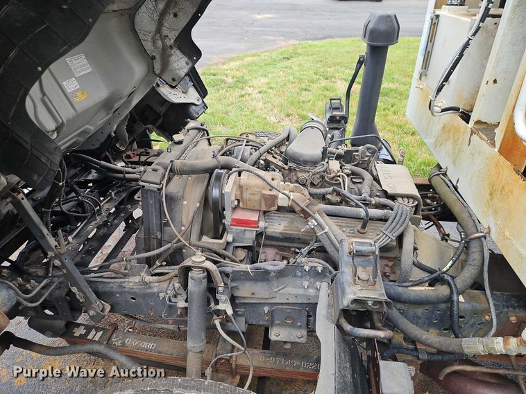 image for item EJ0099 2001 Isuzu NPR/NPR-HD refuse truck