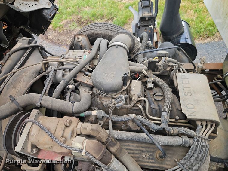 image for item EJ0099 2001 Isuzu NPR/NPR-HD refuse truck