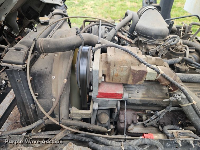 image for item EJ0099 2001 Isuzu NPR/NPR-HD refuse truck