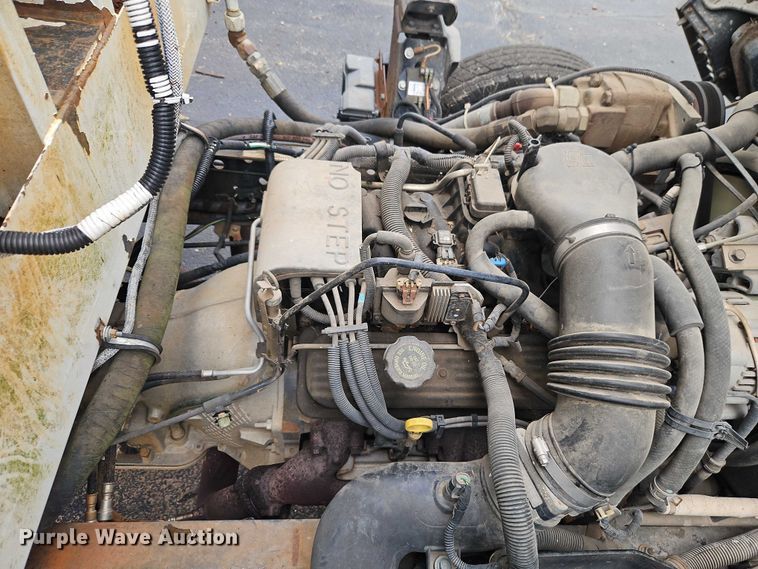 image for item EJ0099 2001 Isuzu NPR/NPR-HD refuse truck