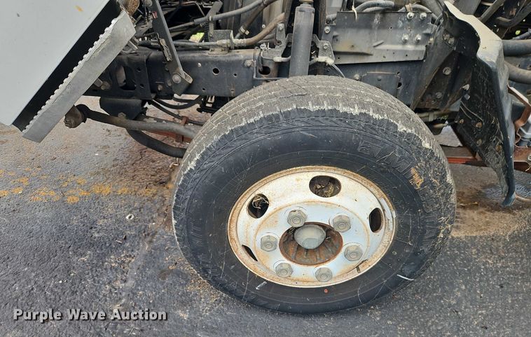 image for item EJ0099 2001 Isuzu NPR/NPR-HD refuse truck