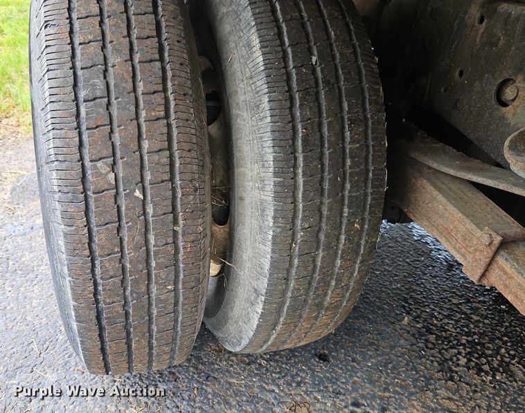 image for item EJ0099 2001 Isuzu NPR/NPR-HD refuse truck