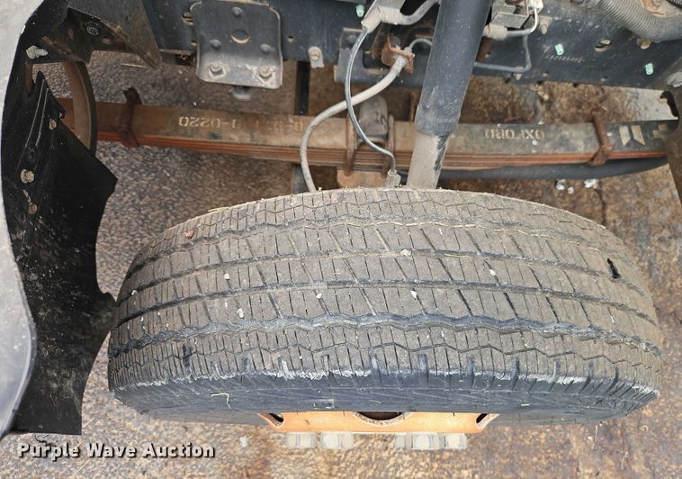 image for item EJ0099 2001 Isuzu NPR/NPR-HD refuse truck