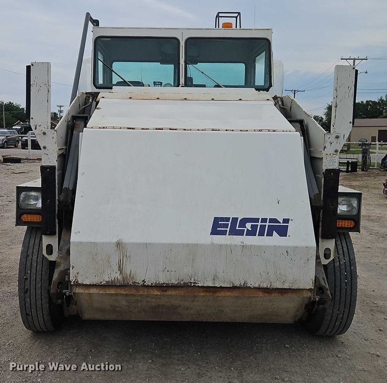 image for item EJ0121 2000 Elgin Pelican series P street sweeper