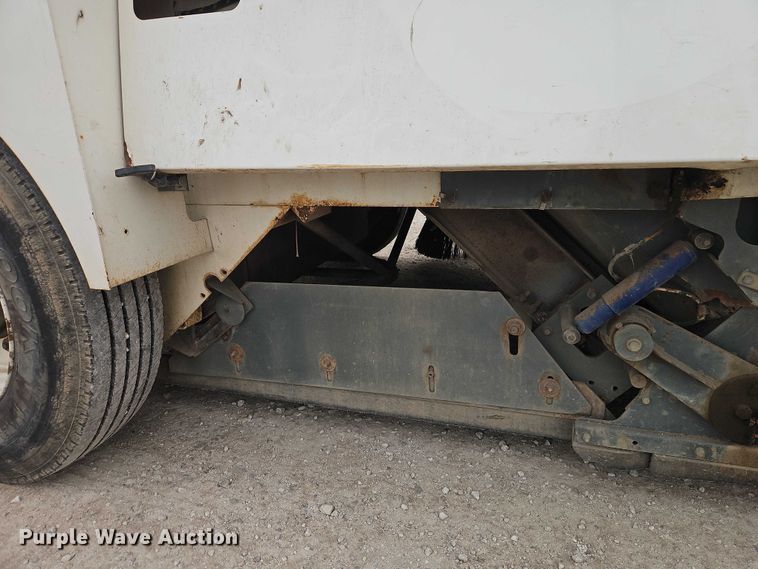 image for item EJ0121 2000 Elgin Pelican series P street sweeper