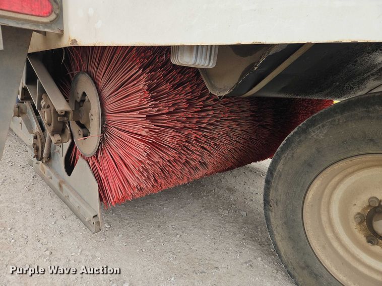 image for item EJ0121 2000 Elgin Pelican series P street sweeper