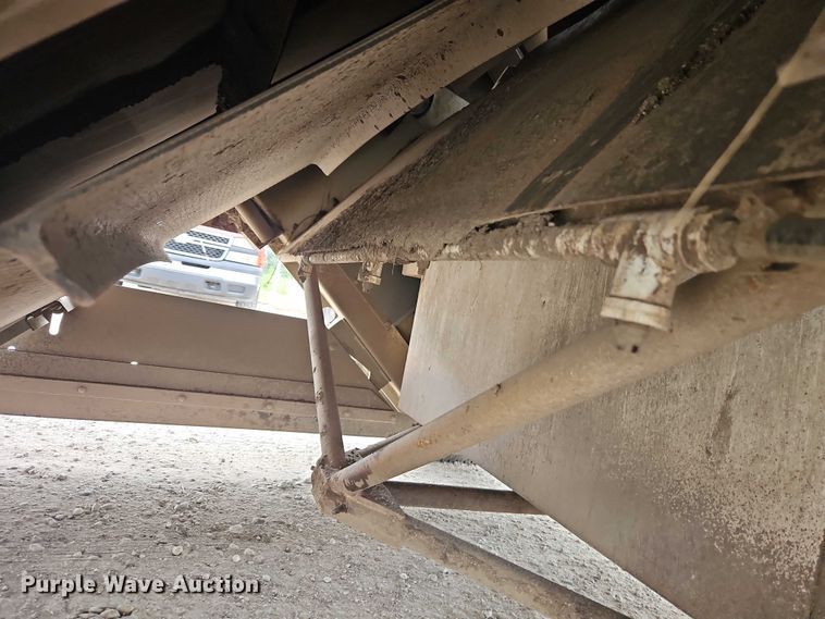 image for item EJ0121 2000 Elgin Pelican series P street sweeper