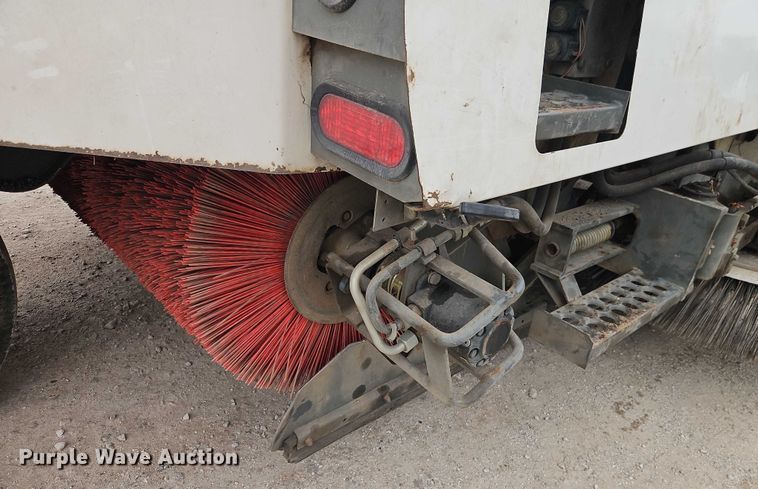 image for item EJ0121 2000 Elgin Pelican series P street sweeper