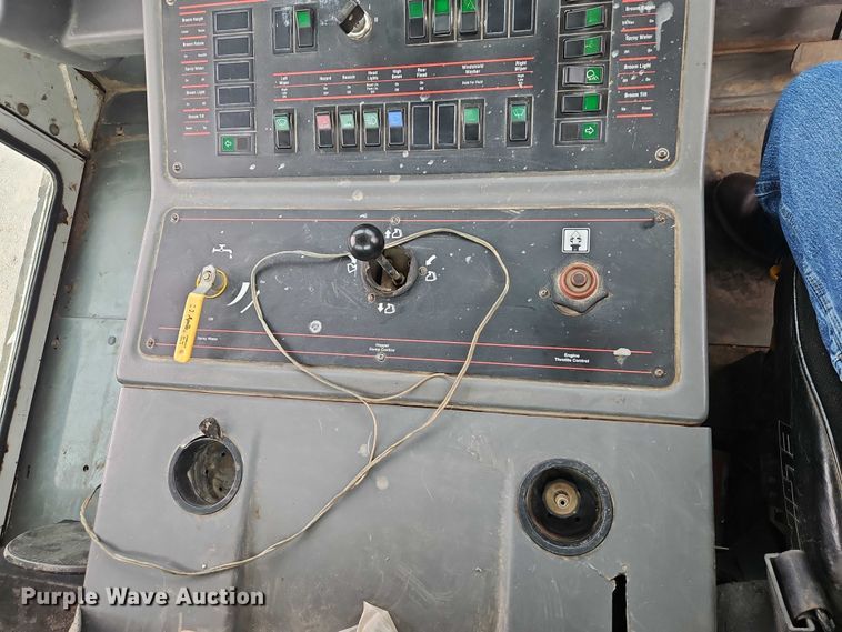 image for item EJ0121 2000 Elgin Pelican series P street sweeper