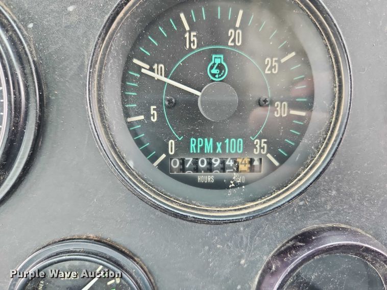 image for item EJ0121 2000 Elgin Pelican series P street sweeper