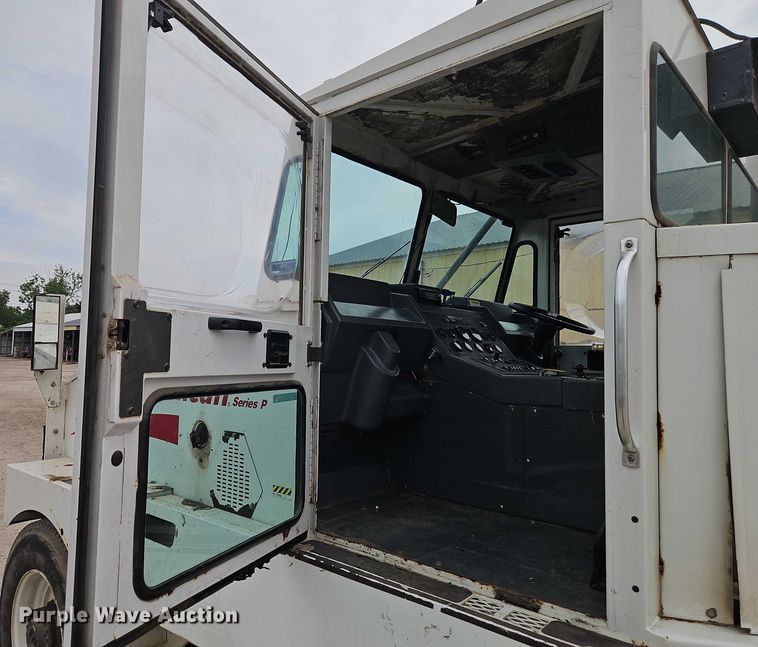 image for item EJ0121 2000 Elgin Pelican series P street sweeper