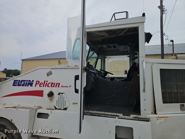 image for item EJ0121 2000 Elgin Pelican series P street sweeper