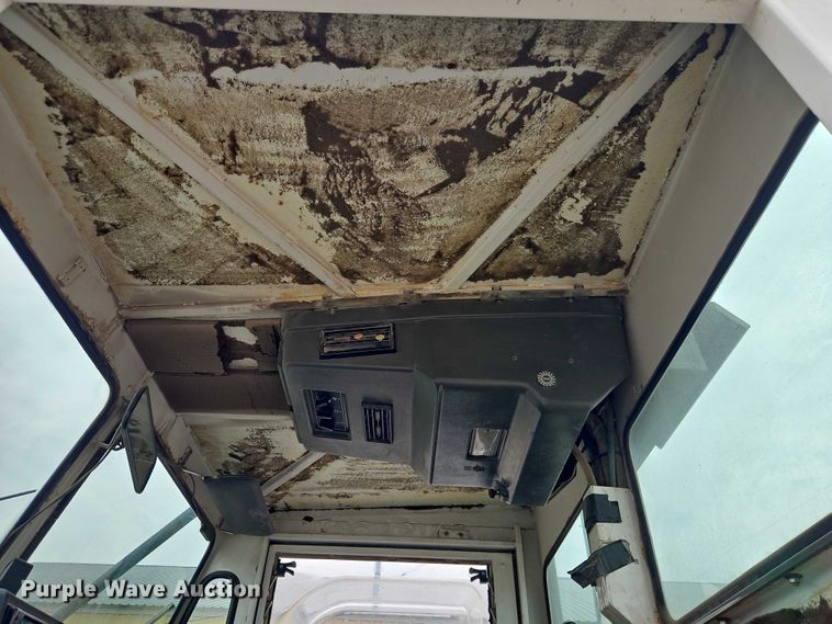 image for item EJ0121 2000 Elgin Pelican series P street sweeper