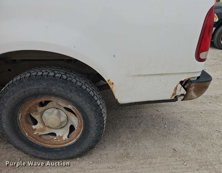 image for item EJ0122 2001 Ford F150 pickup truck