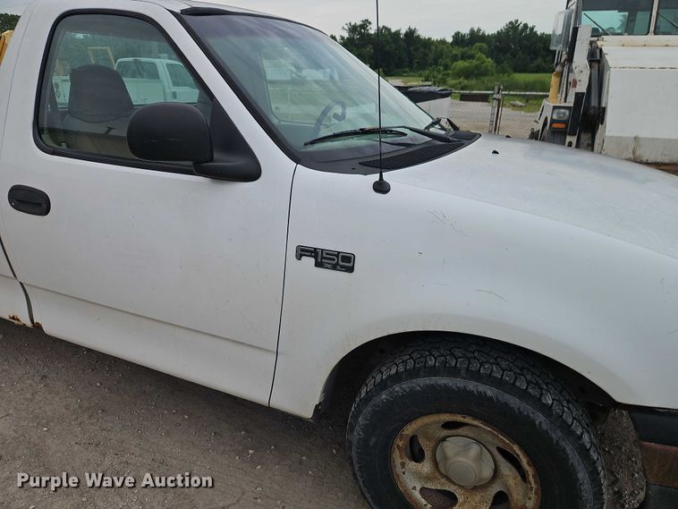 image for item EJ0122 2001 Ford F150 pickup truck