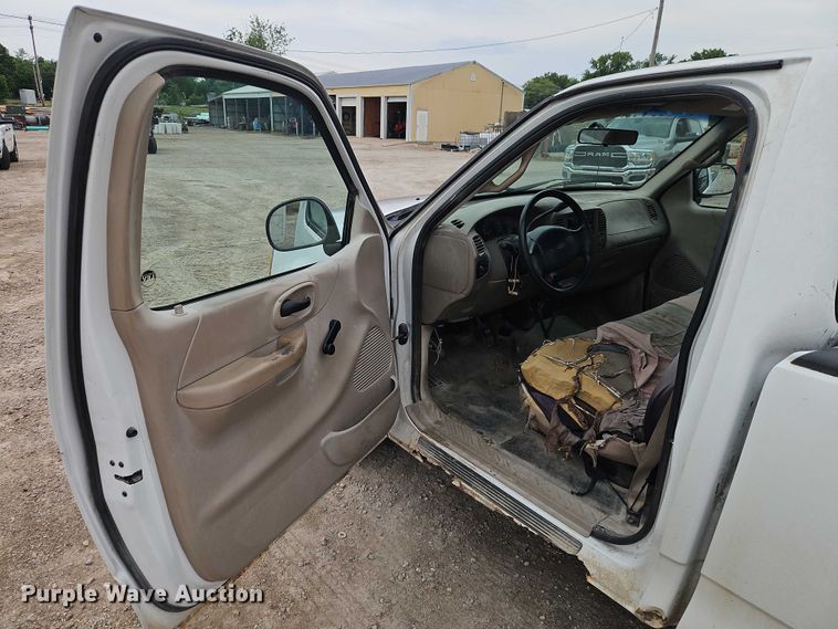 image for item EJ0122 2001 Ford F150 pickup truck