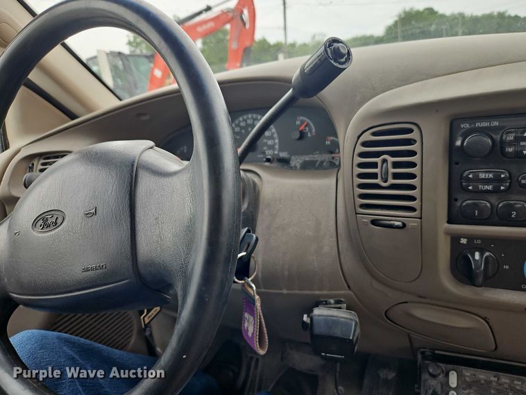 image for item EJ0122 2001 Ford F150 pickup truck