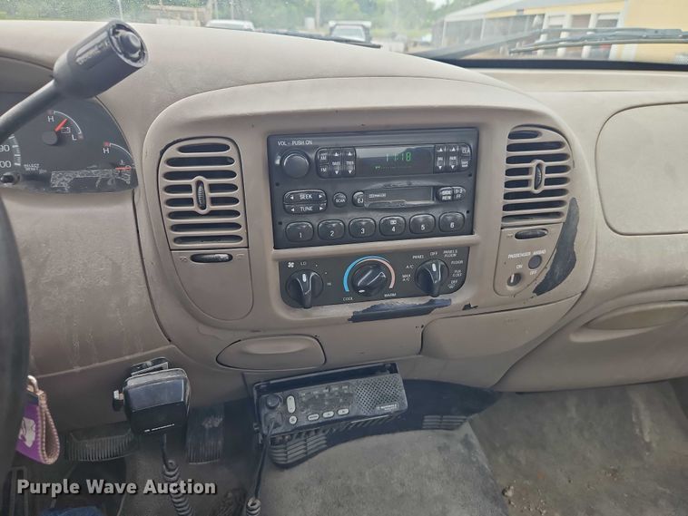 image for item EJ0122 2001 Ford F150 pickup truck