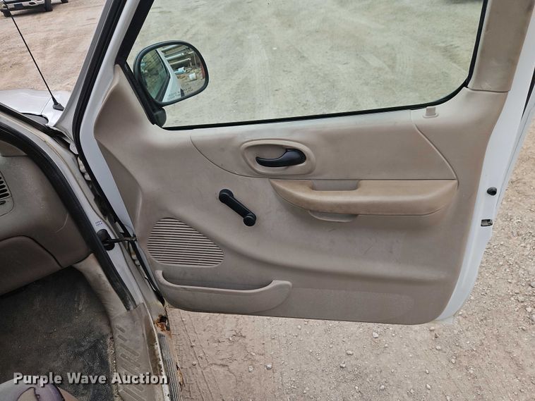 image for item EJ0122 2001 Ford F150 pickup truck