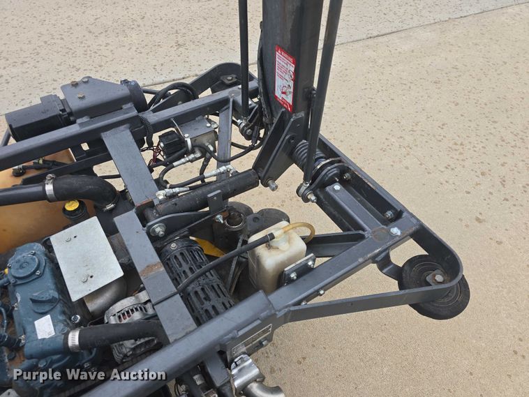 image for item EK5318 2013 Walker MDDGHS ZTR lawn mower