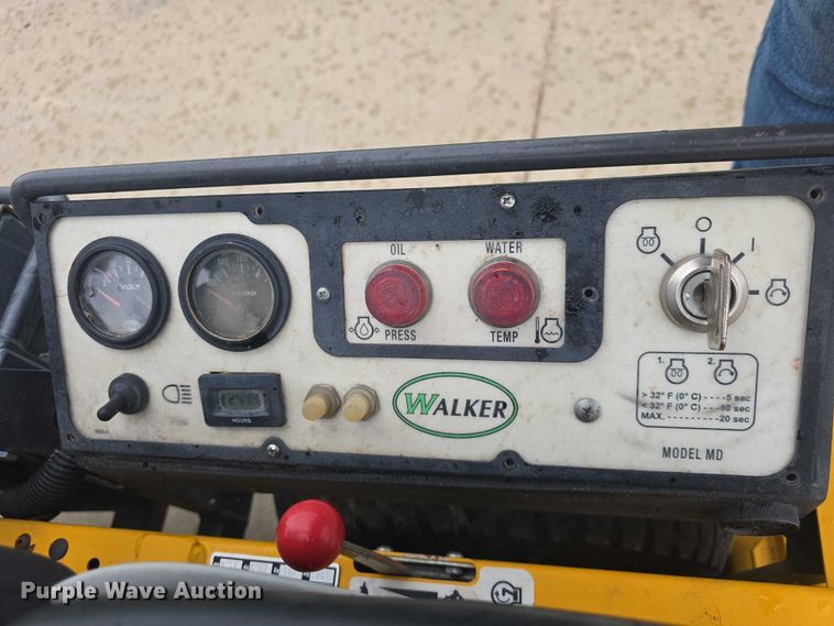 image for item EK5318 2013 Walker MDDGHS ZTR lawn mower