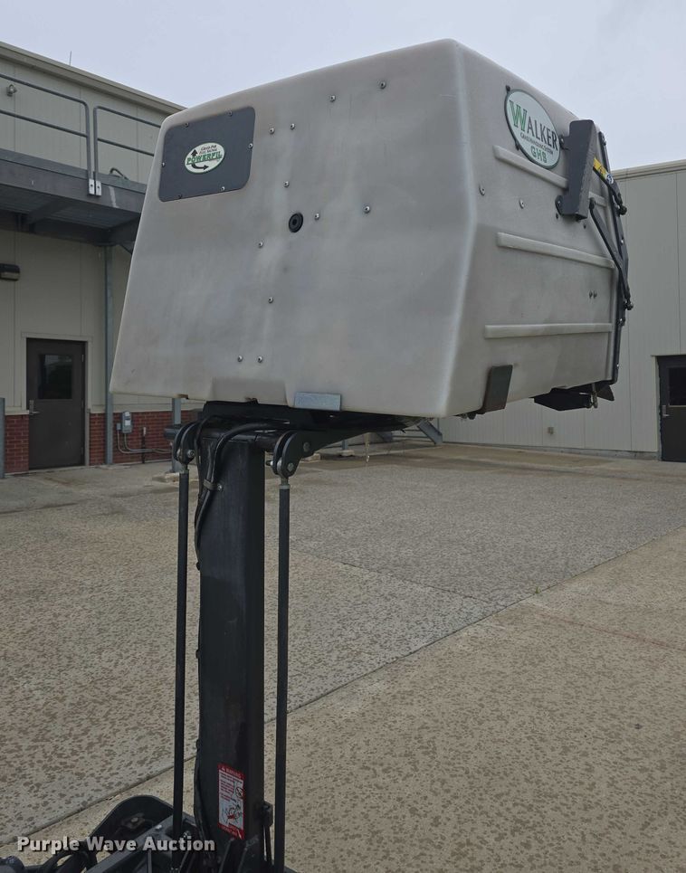 image for item EK5318 2013 Walker MDDGHS ZTR lawn mower