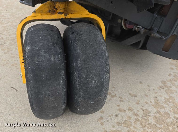 image for item EK5318 2013 Walker MDDGHS ZTR lawn mower