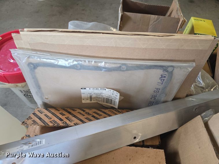 image for item EK5324 Automotive truck parts