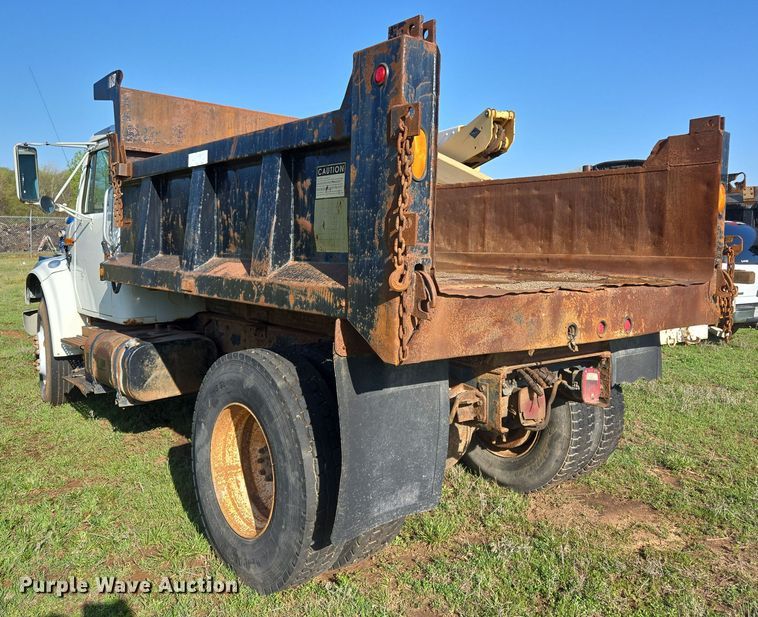 image for item EL1984 2002 International  4700 dump truck