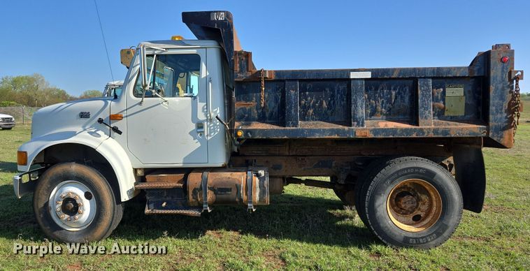 image for item EL1984 2002 International  4700 dump truck