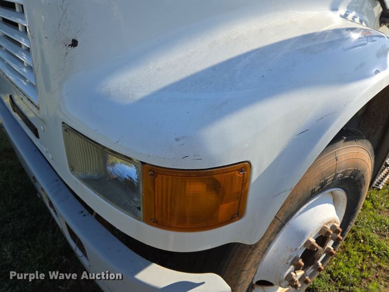 image for item EL1984 2002 International  4700 dump truck