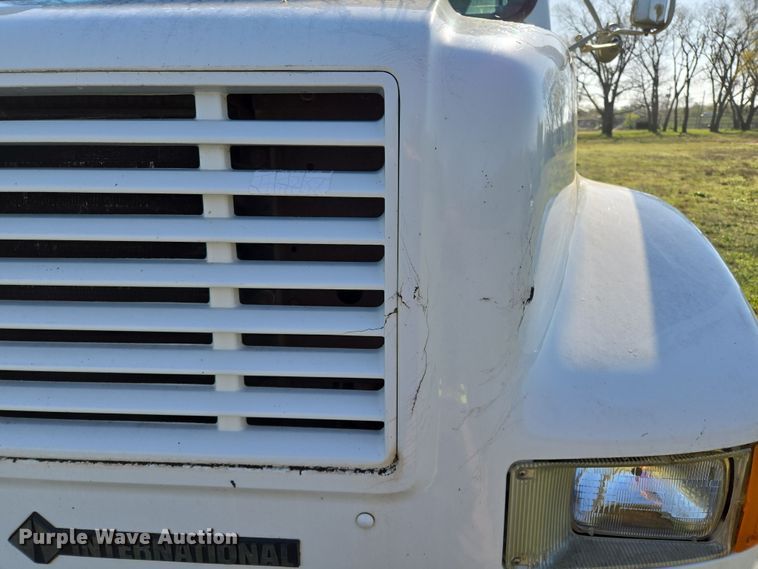 image for item EL1984 2002 International  4700 dump truck