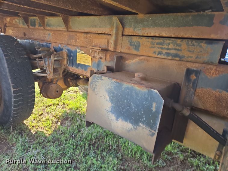 image for item EL1984 2002 International  4700 dump truck