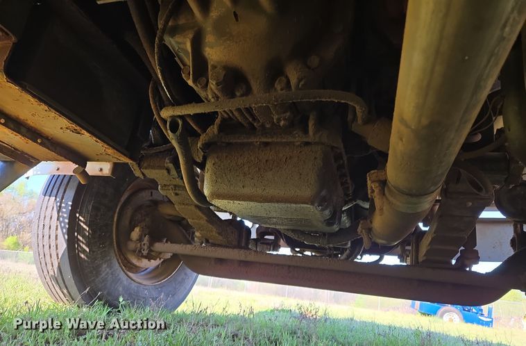 image for item EL1984 2002 International  4700 dump truck