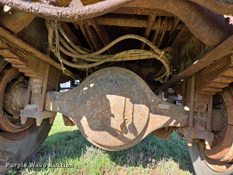 image for item EL1984 2002 International  4700 dump truck