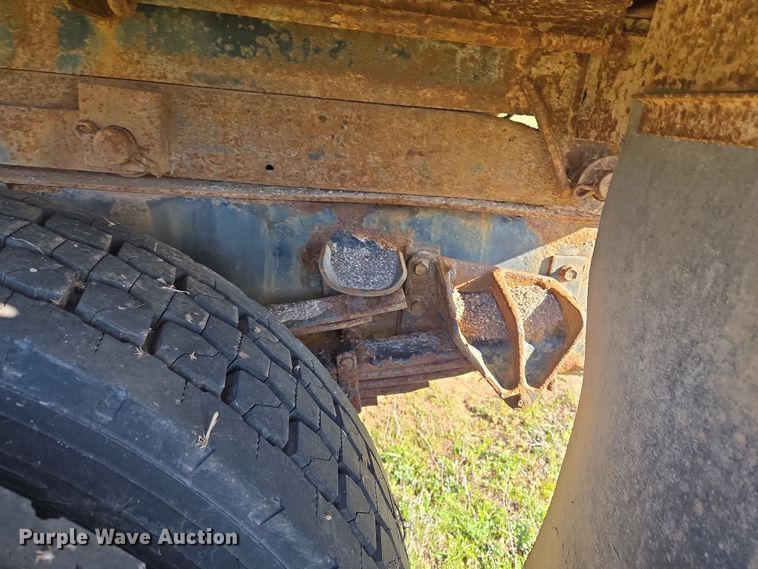 image for item EL1984 2002 International  4700 dump truck