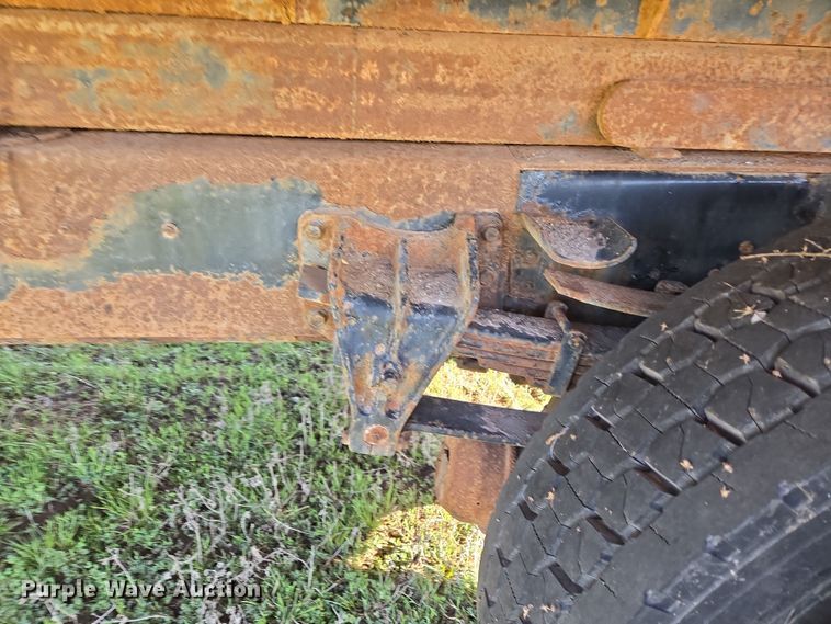 image for item EL1984 2002 International  4700 dump truck