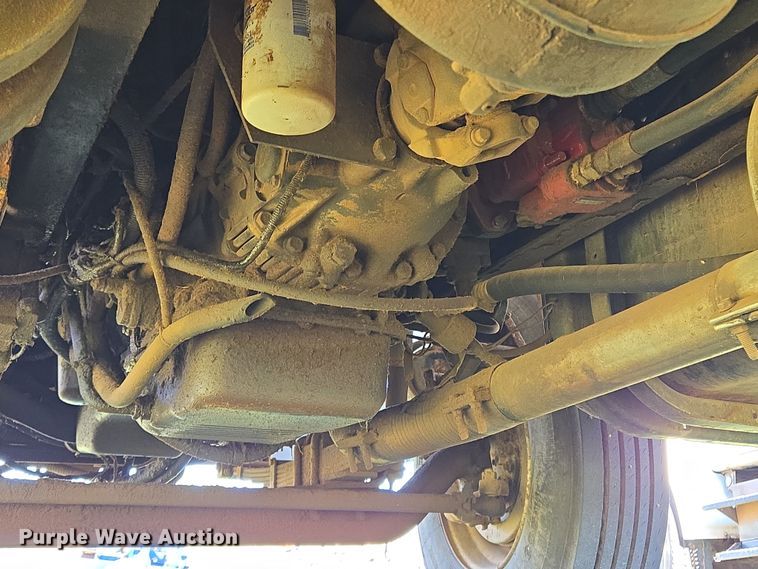 image for item EL1984 2002 International  4700 dump truck