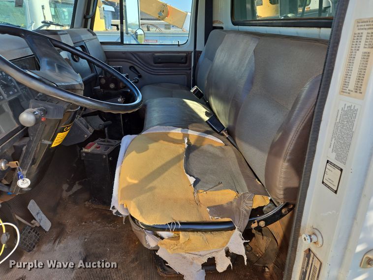 image for item EL1984 2002 International  4700 dump truck