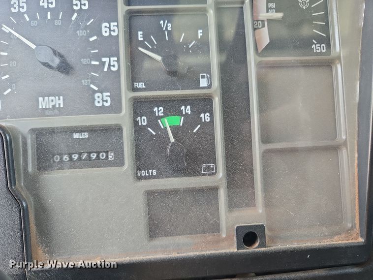 image for item EL1984 2002 International  4700 dump truck