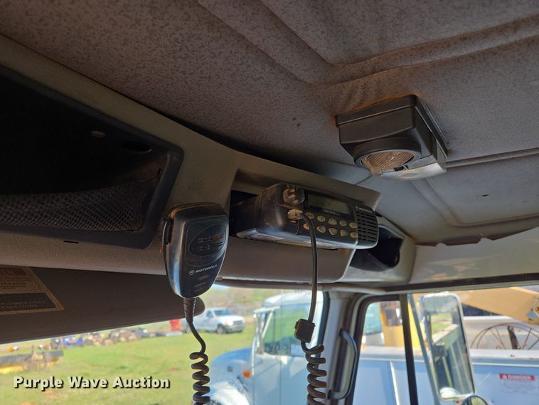 image for item EL1984 2002 International  4700 dump truck