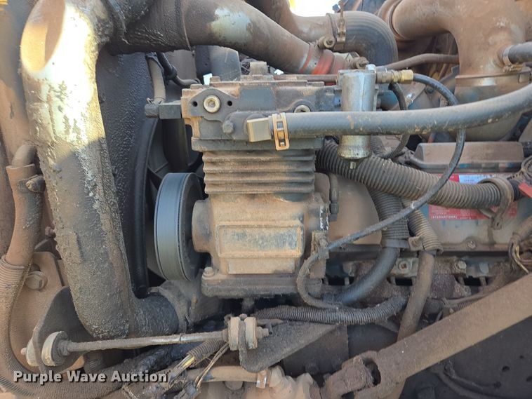 image for item EL1984 2002 International  4700 dump truck