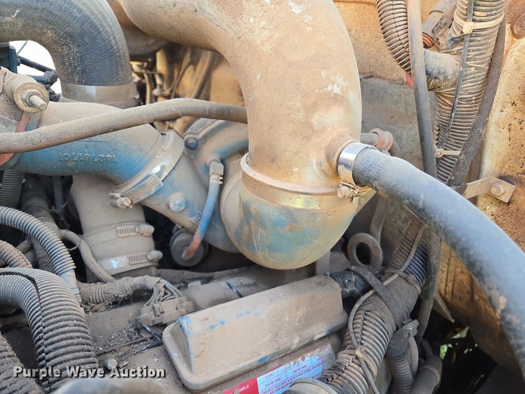 image for item EL1984 2002 International  4700 dump truck